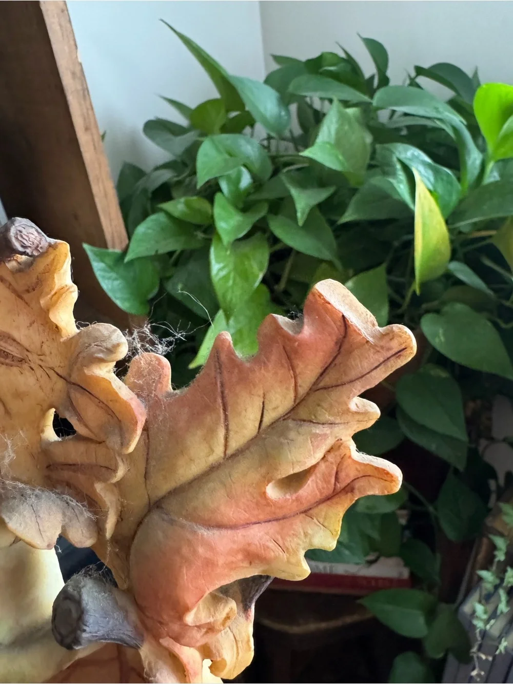 1998 Innovation Vancouver Oak Leaf Face Collection Wall Clock